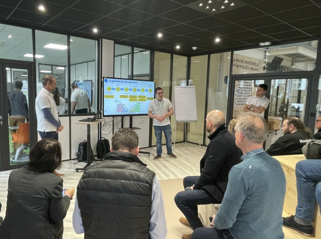 présentation dans le showroom de La Ruche Industrielle